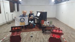 Un pianist din Oradea a doborât recordul mondial pentru cel mai lung concert din lume. Thurzo Zoltan a doborât și recordul de cântat la cea mai mare altitudine, în Nepal