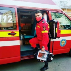 Accident rutier cu victimă încarcerată la intrarea în Baia dinspre Julița. Șofer beat a intrat într-un cap de pod