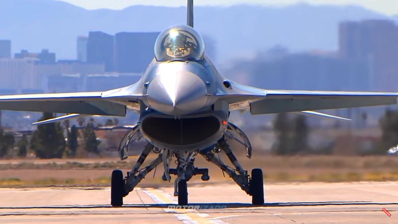 România cumpără încă 32 de avioane F16 din Norvegia