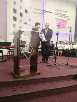 Pastorul baptist Sorin Ignat din Curtici a primit distincția Bene Merenti

 
