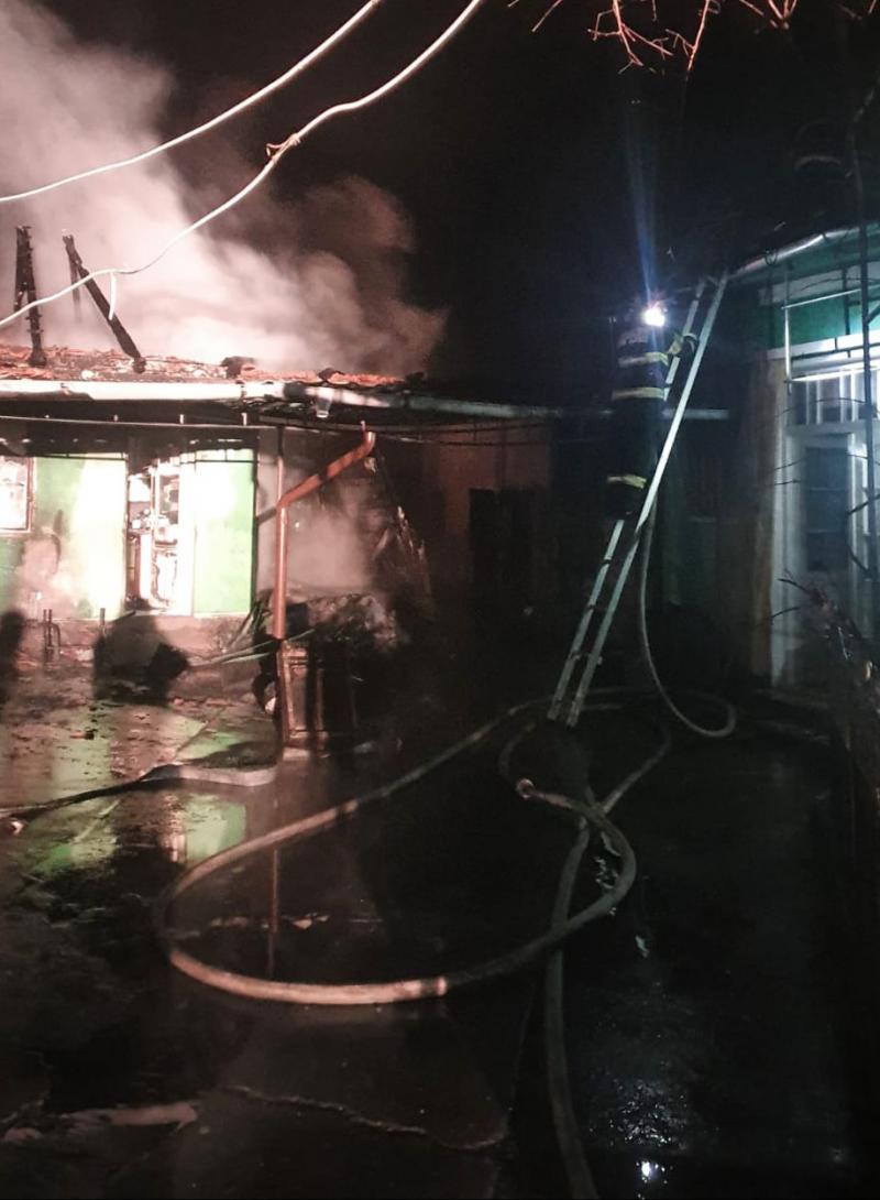 Casă din Zărand salvată de la ardere completă de pompierii din Ineu