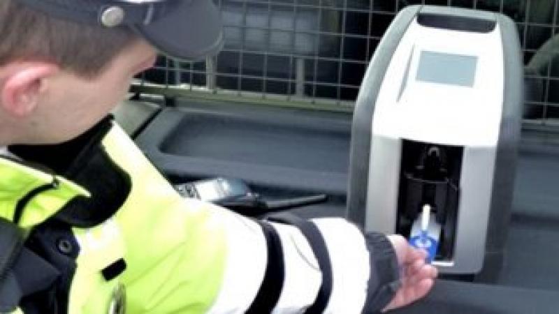 Drogat, băut și fără permis la volan, un arădean a fugit de polițiști