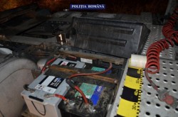 Furtul de acumulatori din nou în actualitate. 12 acumulatori descoperiți de polițiști în mașina unui bărbat din Ususău

