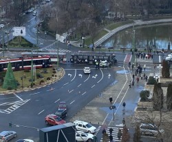 Accident la Podgoria, o mașină de îngrijiri medicale “n-a văzut” tramvaiul