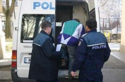 A furat odată, de două ori și tot nu i-a fost destul. Ar mai fi furat dar nu a mai avut ce... căci  a golit casa. Nădlăcan de 63 de ani reținut pentru furt
