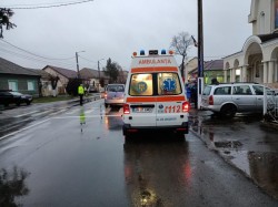 Traversarea pe trecerea de pietoni, sport extrem în județul Arad. Bărbat accidentat pe zebră la Curtici