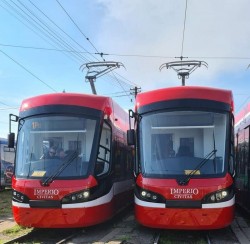 6 tramvaie noi și 45 de stații de reîncărcare pentru vehicule electrice prin proiectul ”Mobilitate urbană durabilă – tramvaie eficiente energetic pentru Municipiul Arad”

