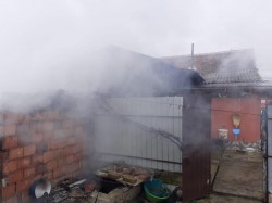 Incendiu violent la o casă din Gurba