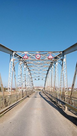 Restricții de tonaj pe podul de la Șicula