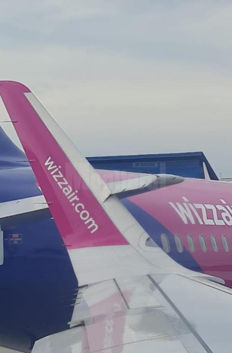 După ce ieri 2 trenuri s-au ciocnit la intrarea în gara Roșiori Nord, în această după amiază 2 avioane Wizz Air au intrat în coliziune pe aeroportul din Suceava

