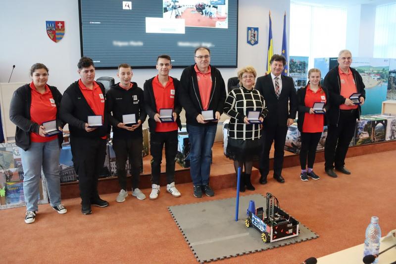 Echipa ”Robot Team Alpha” a Liceului Special „Sfânta Maria” felicitată de Iustin Cionca