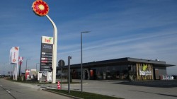 4 noi spații moderne de servicii dintre care 2 în zona Pecica s-au deschis pe autostrada A1

