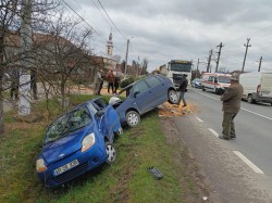 Un tânăr de 22 de ani din Șiștarovăț, neatent la volan, a băgat  în spital 2 doamne din Mândruloc și Păuliș