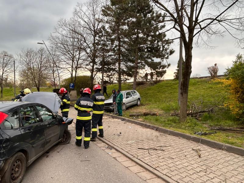Accident între 3 mașini cu victimă feminină pe strada Praporgescu din Arad