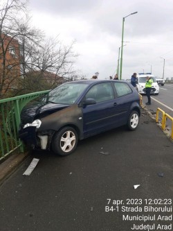 Șoferiță de 44 de ani a luat-o razna pe podul de la Grădiște
