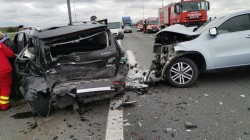 Accident cu 2 victime pe autostradă. 2 mașini s-au ciocnit violent pe A1 la bifurcația Nădlac-Bricostore

