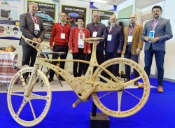 O invenție arădeană este considerată foarte atractivă la Geneva: cea mai ușoară bicicletă din lume