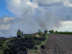 Nor negru de fum în urma unui incendiu izbucnit la o casă de pe strada Câmpurilor din Arad
