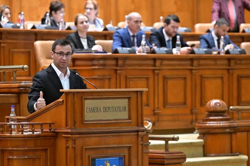 Mai puţină birocraţie pentru investiţiile în energia verde; legea iniţiată de Glad Varga a fost adoptată