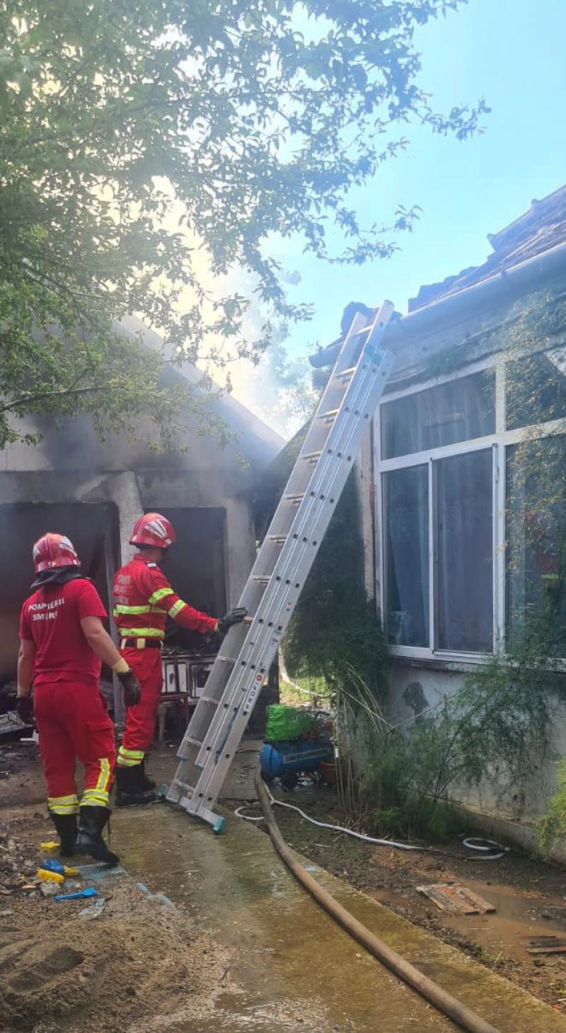 Incendiu izbucnit la un garaj în  Vinga, localizat și lichidat prompt de pompierii arădeni
