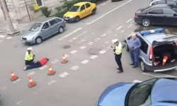 Biciclistă ajunsă la spital după ce a fost lovită de o mașină condusă de un pensionar pe strada Crișan din Arad