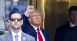 Donald Trump a fost arestat, iar ulterior eliberat. Fostul președinte al SUA riscă 400 de ani de închisoare