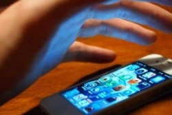 Un tânăr din Vladimirescu a împrumutat un telefon pentru a suna, dar a uitat să-l dea înapoi

