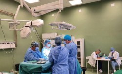 Tumoră de 4,5 kg extrasă cu succes de la o pacientă însărcinată la Spitalul Județean Arad