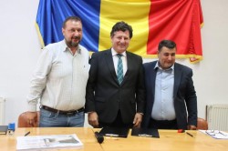 A fost semnat contractul pentru modernizarea drumurilor comunale Zimbru-Dulcele și Bonțești-Mustești 