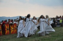 Azi, 24 iunie, creștinii ortodocși sărbătoresc Sânzienele sau Drăgaica. Tradiții și superstiții de Sânziene

