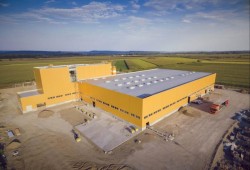 Producătorul de pavele Elis Pavaje, cu cea mai mare unitate de producţie a companiei la Arad, estimează afaceri de 100 de milioane de euro în 2023

