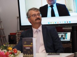 Lansare de carte inedită la Biblioteca Județeană Arad – ”Viața mondenă prin ochii unui taximetrist”