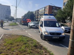 2 victime în urma unui accident pe strada Corneliu Coposu. Un autoturism s-a ciocnit cu un buldoexcavator