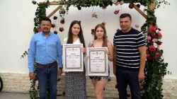 Diploma „Arădeni cu care ne mândrim” pentru elevele de 10 la Bacalaureat