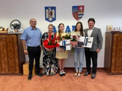 Elevele arădene de 10 la Examenul de Bacalaureat au primit distincția „Bene Merenti” din partea președintelui Consiliului Județean Arad, Iustin Cionca