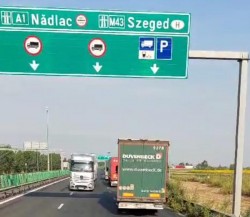 BIZONUL Zilei: Un turc conducea TIR-ul pe contrasens pe autostrada A1 în zona vămii Nădlac