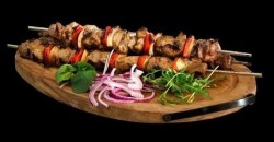 Sărbătoare pentru amatorii de bunătățuri orientale. 14 iulie - Ziua Kebabului