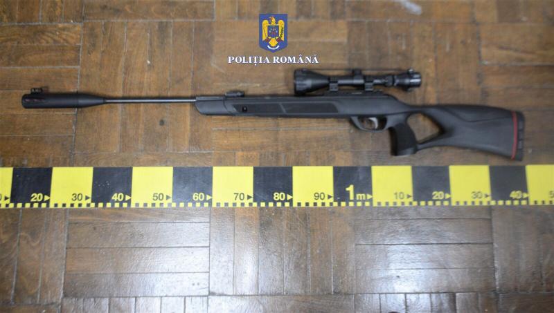 Un târnovan și-a adus din Belgia o pușcă cu alicele aferente fără a o declara la vamă. Bărbatul s-a ales cu dosar penal