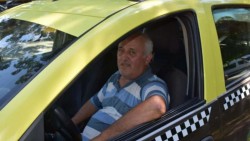 Un taximetrist din Botoșani a găsit o sacoșă plină cu bani. Ce a urmat este emoționant