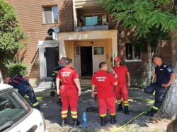 Un muc de țigară nestinsă aruncat în coșul de gunoi era să provoace o tragedie în blocul P2 de pe Calea Iuliu Maniu din Arad