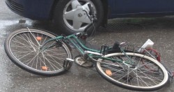Biciclist nu prea viteaz accidentat în Piața Mihai Viteazul din Arad