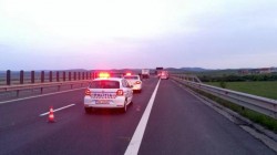 Români nu vă mai plimbați pe autostradă căci riscați să ajungeți pe lumea ailaltă! Pieton lovit mortal de o autoutilitară pe autostrada Nădlac – Sibiu