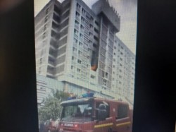 Panică la Băile Felix. Un puternic incendiu a izbucnit la Hotel Mureș din stațiune