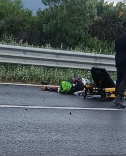 Un motociclist neamț care a confundat drumurile patriei natale cu cele mioritice s-a trezit la spital în Arad