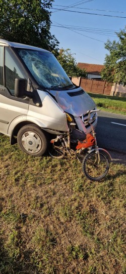 Un biciclist de 79 de ani a murit după ce a fost lovit de o mașină la Aluniș