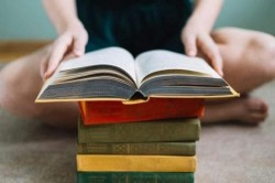 6 septembrie - Ziua Internațională a Citirii Cărților. Biblia Gutenberg, prima carte tipărită în masă în anul 1455
