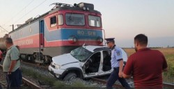 Lacrimi și durere. Șase copii au rămas orfani după ce părinții lor au murit în urma unui accident de tren-mașină

