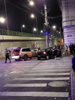Accident în miez de noapte între 2 mașini sub podul de la Grădiște cu 7 persoane implicate