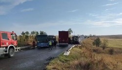 Plan roșu de intervenție în urma unui accident între un autocar, un microbuz și un TIR 