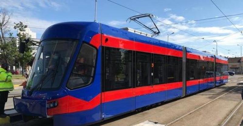 9 tramvaie de la Astra Vagoane Călători vor merge la Oradea. Contract de 79 milioane de lei cu primăria Oradea